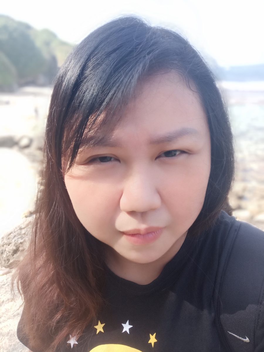 黃O斐